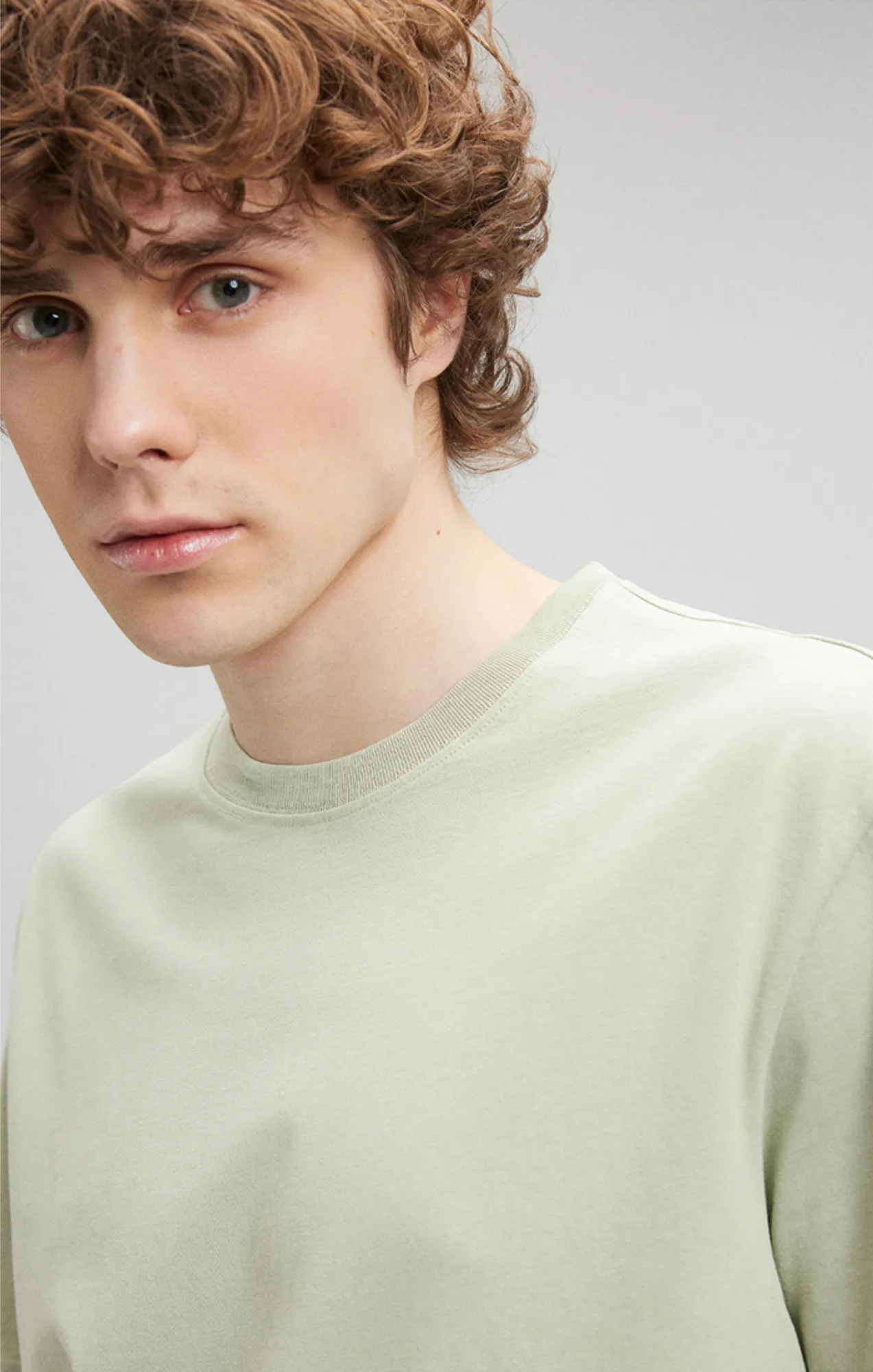 CLASSIC CREW NECK T-SHIRT IN DESERT SAGE
